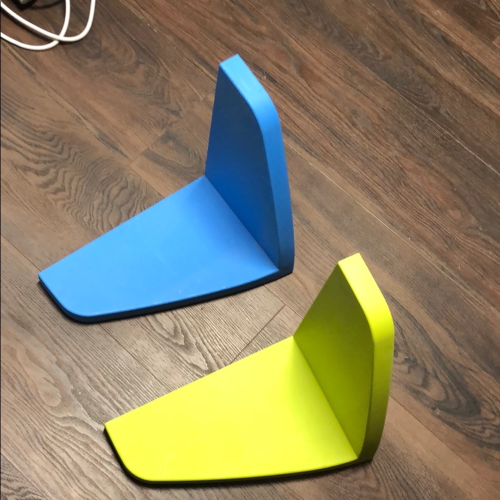 Wall shelves
